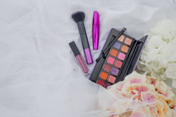 Куча декоративной моркови для пасхальных праздников, изолированные 