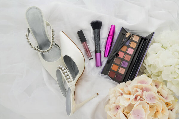 Куча декоративной моркови для пасхальных праздников, изолированные 