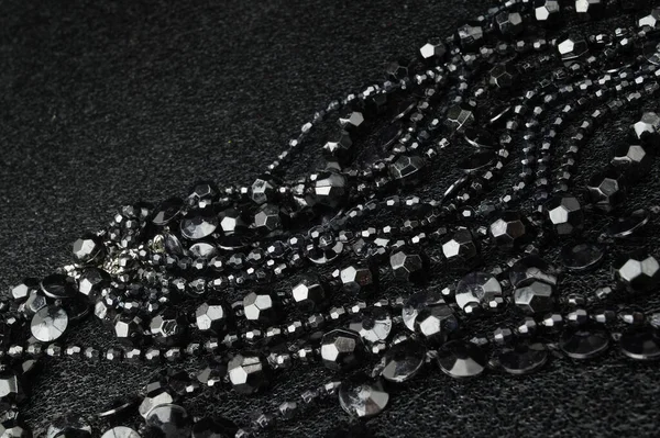 Красивые Черные Бусины Ожерелья Черном Фоне — стоковое фото