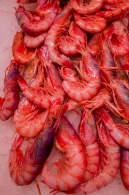 taze pişmiş karides satışı bir pazar için arka plan