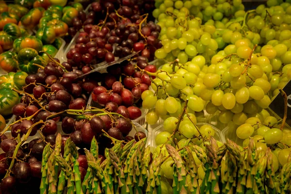 Uvas Vermelhas Mercado Agricultor — Fotografia de Stock