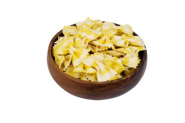 Kuru makarna arka planda pişmemiş.