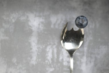 Arka planda taze yaban mersininin fotoğrafı  