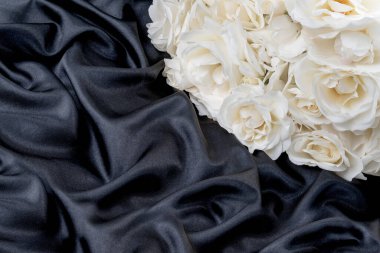  Bahçede bitki yetiştirme fotoğrafı. 