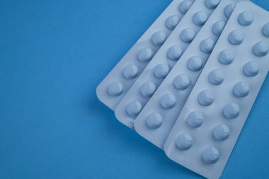 Arka planda hapların fotoğrafı