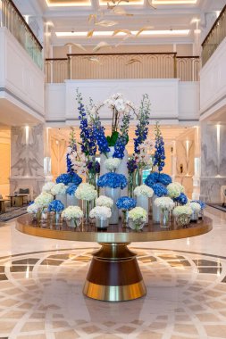  Sonbahar bahçesinde büyüyen güzel çiçekler 