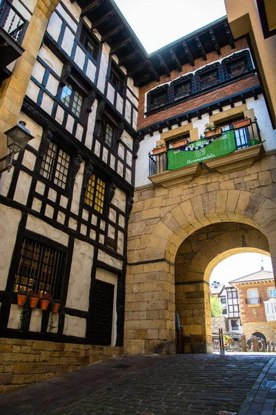 西班牙比萨凯亚市的中世纪角落 这个入口是旧城墙的一部分 — 图库照片