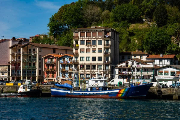 Seelandschaft Donibane Gipuzkoa Spanien Boote Und Typische Häuser Der Küste — Stockfoto