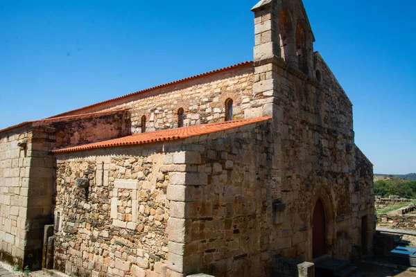 ポルトガルのイダニャ ヴェラにあるサンタマリアの前ロマネスク様式の教会 この教会は町の大聖堂だった — ストック写真