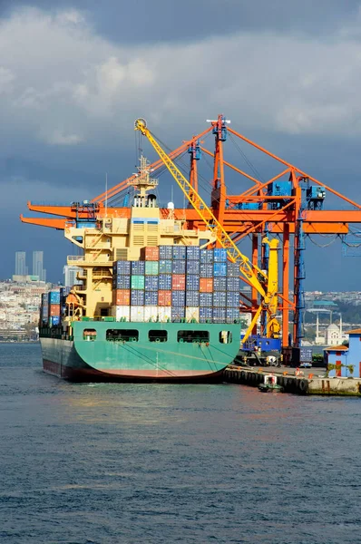 Container Cargo Nave Merci Con Ponte Gru Lavoro Nel Cantiere — Foto Stock