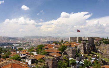 Ankara Şatosu ve Ankara güneşli bir günde yukarıdan izlediler