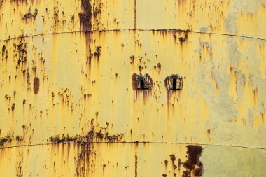 kıvrımlı metal yüzey dokusu paslanmış ve yıpranmış sarı ve yeşil tonlarda