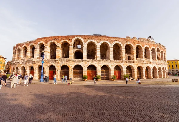 Verona, İtalya, Ekim 2022: Verona Amfitiyatrosu, İtalya.
