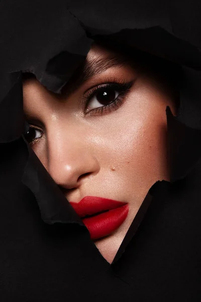 Piękna Kobieta Idealną Cerą Czarnym Tle Koncepcja Pielęgnacji Skóry Piękna — Zdjęcie stockowe