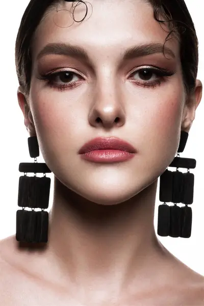 Krásný Portrét Modelky Přirozeným Make Upem Móda Lesklý Zvýrazňovač Kůži Royalty Free Stock Fotografie