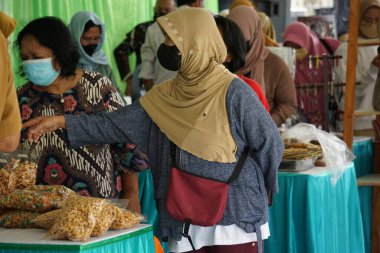 Blitar, Doğu Java, Endonezya - 5 Nisan 2022: Blitar, Doğu Java Çarşısı (Yerel Ürün Pazarı)