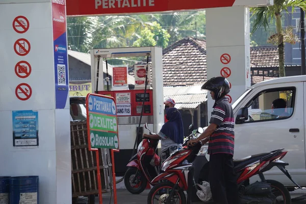 Endonezya 'daki benzin istasyonu veya Endonezya' daki adıyla SPBU (Stasiun Pengisian Bahan Bakar Umum) veya Pom Bensin