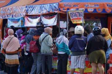 Taman Fındık Blitar 'daki Endonezya Gıda Pazarı' nda yiyecek satıcısı.