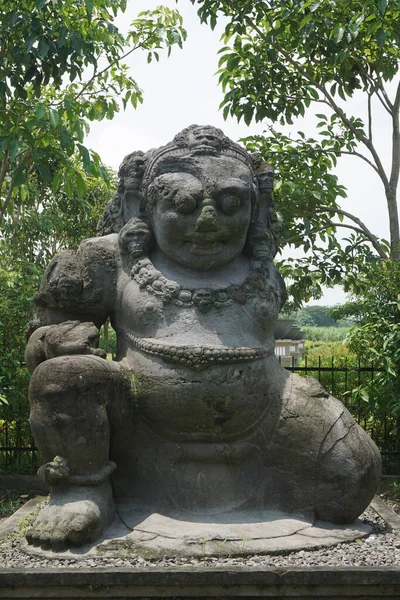 Статуя Тотока Керота Кедири Статуя Представляет Собой Трехметровую Надпись Виде — стоковое фото