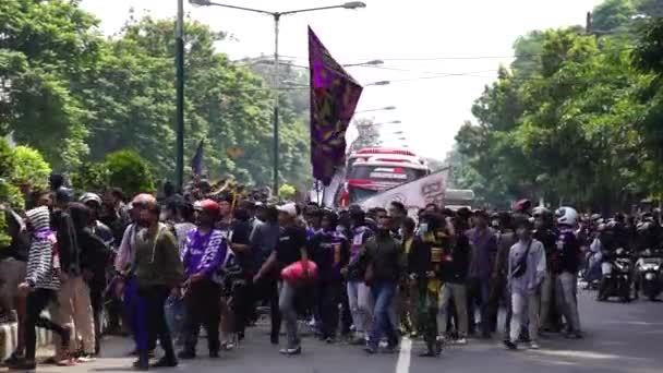 Die Anhänger Von Persik Kediri Persik Ist Einer Der Indonesischen — Stockvideo