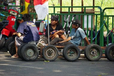 Panjalu Scooter Festivali 'ndeki scooter sürücüsü.