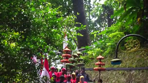 Ceremonia Uwodzenia Siramana Wodospadzie Sedudo Siraman Sedudo Bierze Kąpiel Wodospadzie — Wideo stockowe