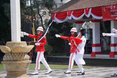 Endonezya bayrak taşıyıcısı (Paskibraka) bağımsızlık günü töreninde