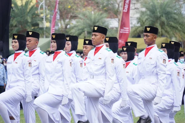 Sbandieratore Indonesiano Paskibraka Nella Cerimonia Del Giorno Dell Indipendenza — Foto Stock