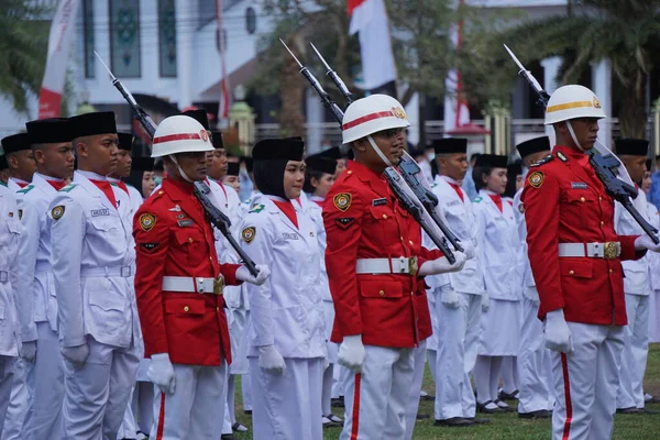 Penyerang Bendera Indonesia Paskibraka Dalam Upacara Hari Kemerdekaan — Stok Foto