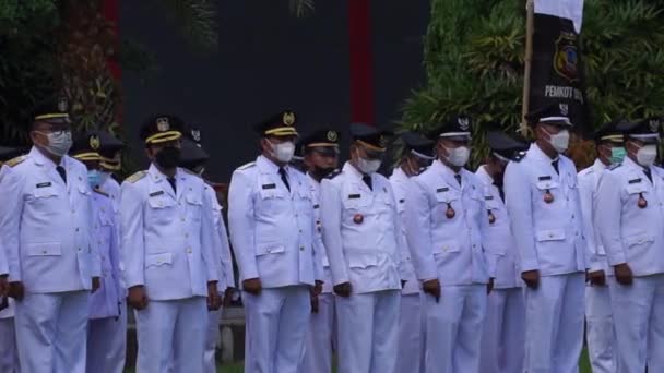 Indonesische Fahnenschwenker Paskibraka Bei Der Zeremonie Zum Unabhängigkeitstag — Stockvideo