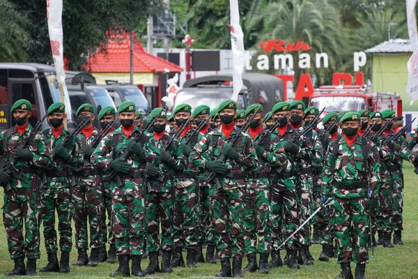 Indonéz Katona Függetlenség Napi Ünnepségen — Stock Fotó