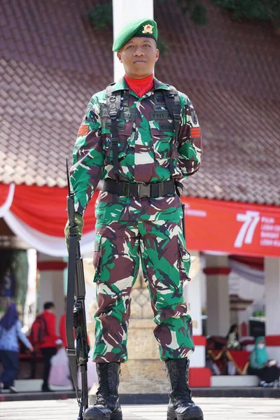 Indonesischer Soldat Bei Zeremonie Zum Unabhängigkeitstag — Stockfoto