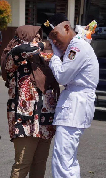 Izamiento Bandera Indonesia Paskibraka Reúne Con Familia — Foto de Stock