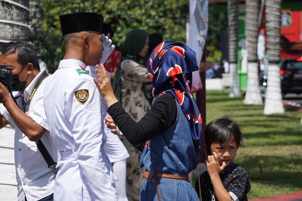 Indonéská Vlajková Loď Paskibraka Setkat Rodinou — Stock fotografie