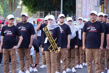Endonezya 'nın bağımsızlık gününü kutlamak için yürüyüşe (baris berbaris) katılan Endonezyalı