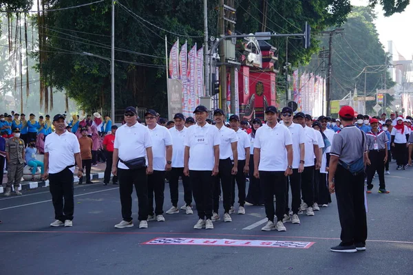 Индонезийцы Участвуют Марше Baris Berbaris Честь Дня Независимости Индонезии — стоковое фото