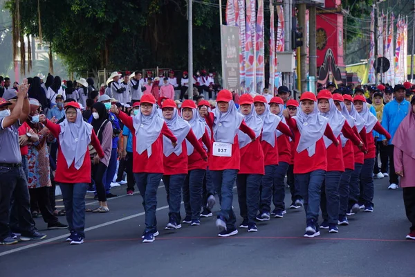 Індонезія Бере Участь Маршируванні Baris Berbaris Честь Дня Незалежності Індонезії — стокове фото