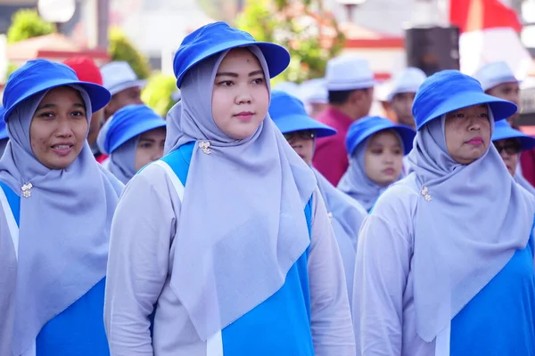 Indonesier Beim Marsch Baris Berbaris Zur Feier Des Indonesischen Unabhängigkeitstages — Stockfoto