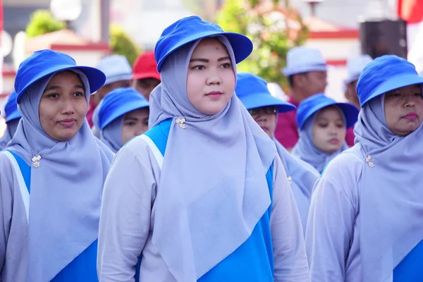 インドネシア独立記念日を祝う行進に参加するインドネシア人 Baris Berbaris — ストック写真