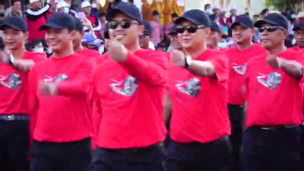 印度尼西亚参加庆祝印度尼西亚独立日的游行 Baris Berbaris — 图库视频影像