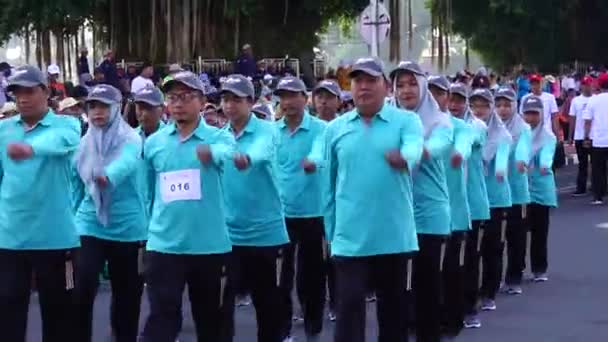 Indonéská Účast Pochodu Baris Berbaris Oslavu Indonéského Dne Nezávislosti — Stock video