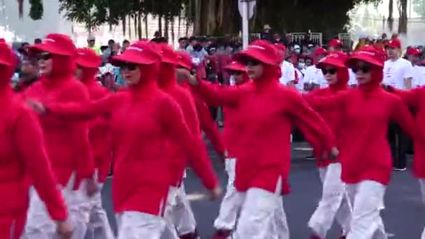 Indonezyjczyk Uczestniczący Marszu Baris Berbaris Okazji Dnia Niepodległości Indonezji — Wideo stockowe