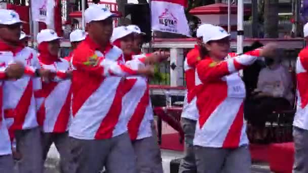 Indonezyjczyk Uczestniczący Marszu Baris Berbaris Okazji Dnia Niepodległości Indonezji — Wideo stockowe
