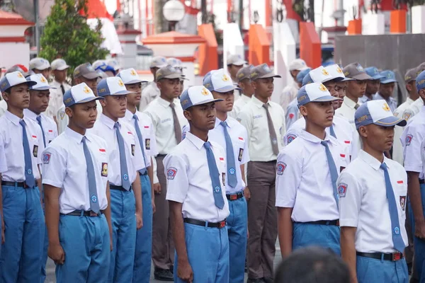 Ινδονήσιοι Μαθητές Λυκείου Στολές Παρελαύνουν Για Γιορτάσουν Την Ανεξαρτησία Της — Φωτογραφία Αρχείου