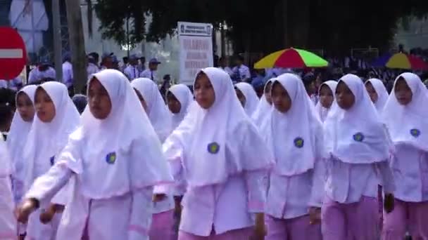 Indonesian Senior High School Students Uniforms Marching Celebrate Indonesian Independence — Stock Video