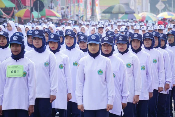 Indonesische Middelbare Scholieren Die Deelnemen Aan Marcheren Baris Berbaris Indonesische — Stockfoto