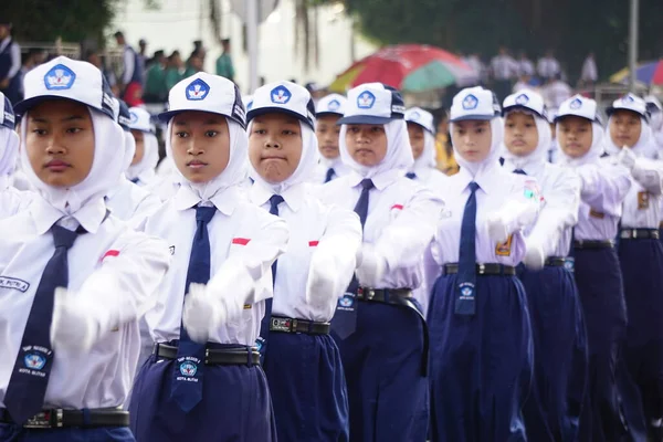 Indonéští Studenti Střední Školy Kteří Účastní Pochodu Baris Berbaris Oslavu — Stock fotografie