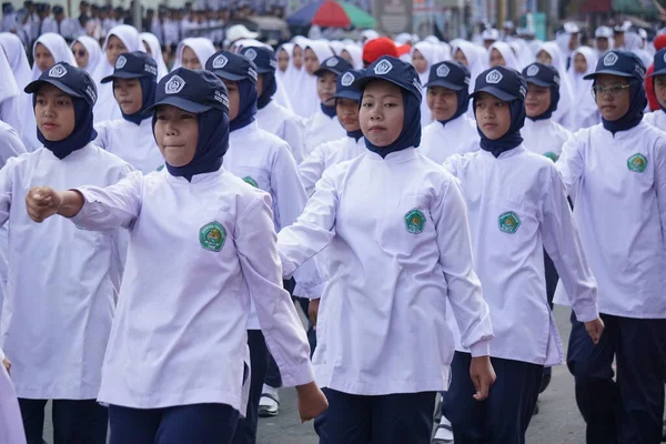 Ινδονήσιοι Μαθητές Γυμνασίου Που Συμμετέχουν Στην Πορεία Baris Berbaris Για — Φωτογραφία Αρχείου