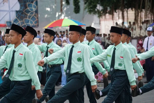 Estudantes Indonésios Ensino Médio Júnior Que Participam Marcha Baris Berbaris — Fotografia de Stock