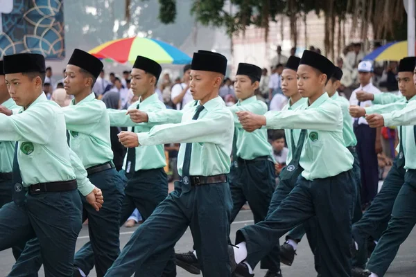 Estudantes Indonésios Ensino Médio Júnior Que Participam Marcha Baris Berbaris — Fotografia de Stock